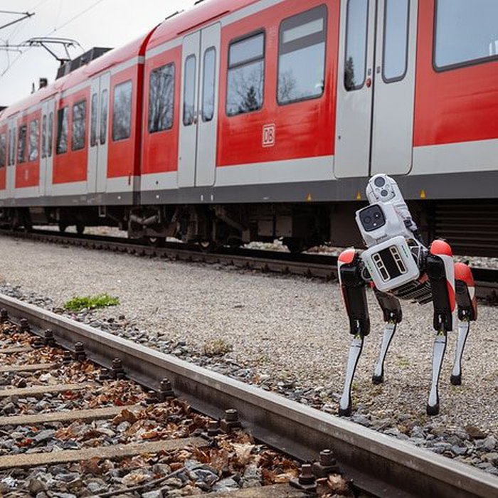 Deutsche Bahn (DB) testet Roboterhund Spot bei der S-Bahn München